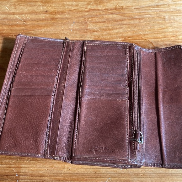 Danier Genuine Leather Wallet - Picture 4 of 6